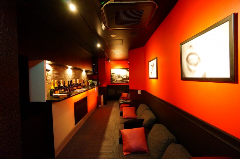 Red Bar 店舗デザイン 店舗設計から内装工事までワンストップで対応 Ideal