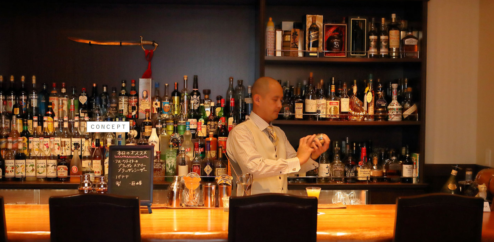 バーカウンターの高さを決める方法！デザインするポイントや施工事例も 店舗デザイン・店舗設計から内装工事までワンストップで対応｜IDEAL