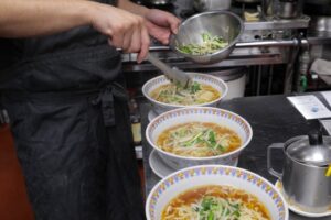 ラーメン屋の回転率を高める方法！回転率の悪い店舗の特徴や注意点・事例も紹介