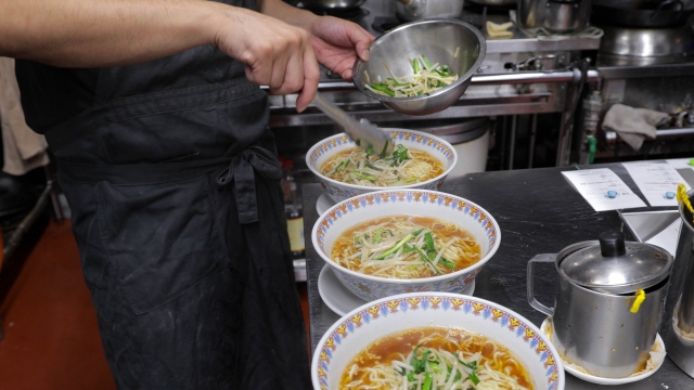 ラーメン屋の回転率を高める方法！回転率の悪い店舗の特徴や注意点・事例も紹介