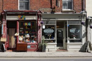 プレハブ工法で店舗を建てるとは？メリット・注意点と店舗づくりの基本知識