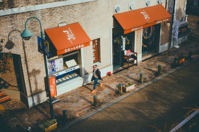 庇が店舗外観に与える心理的インパクト