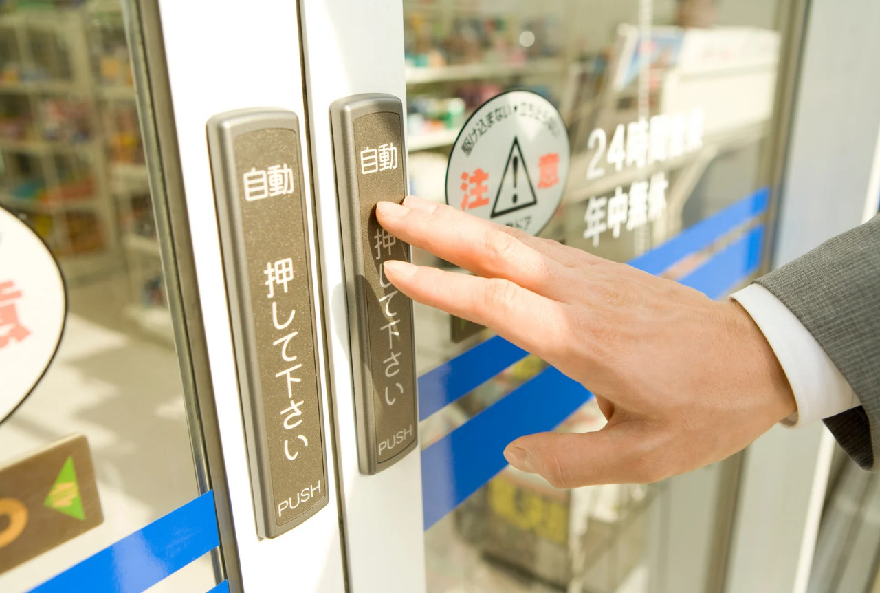 店舗ドアの役割と選定時に重要な視点