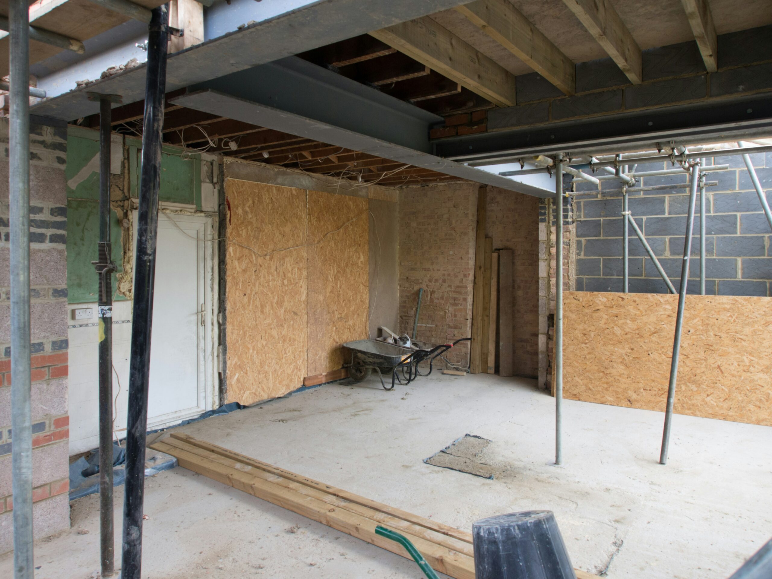 店舗内装工事中に営業する際のリスクと対策｜トラブルを防ぐ方法