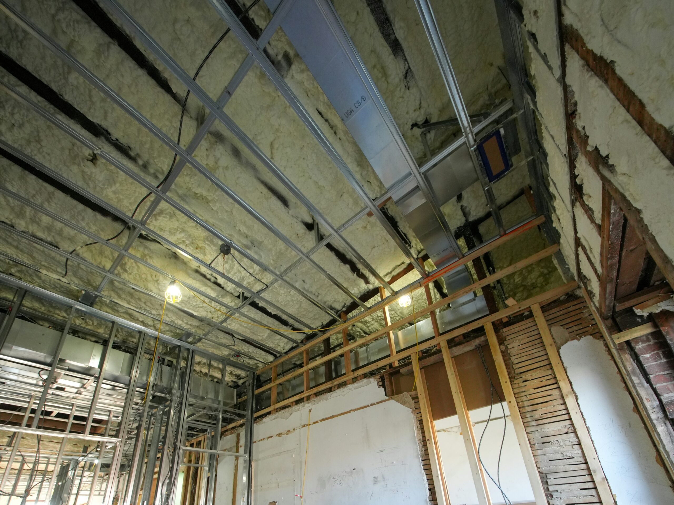 店舗内装の防音工事は必要？クレームを防ぐための基礎知識と判断基準