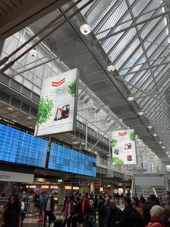 ヤンマー 展示会用空港広告