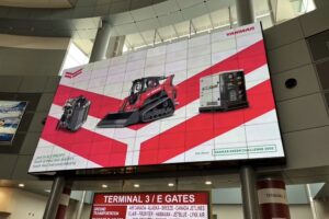 ヤンマー 展示会用空港広告