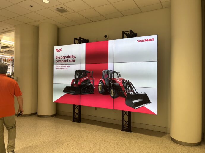 ヤンマー 展示会用空港広告
