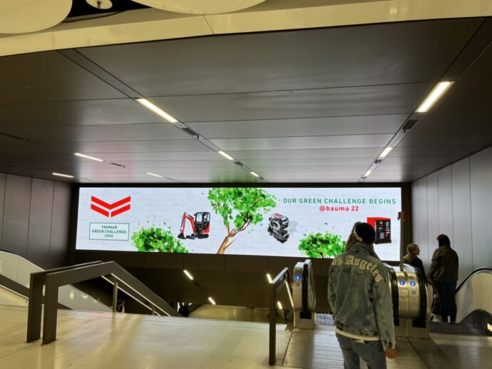 ヤンマー 展示会用空港広告
